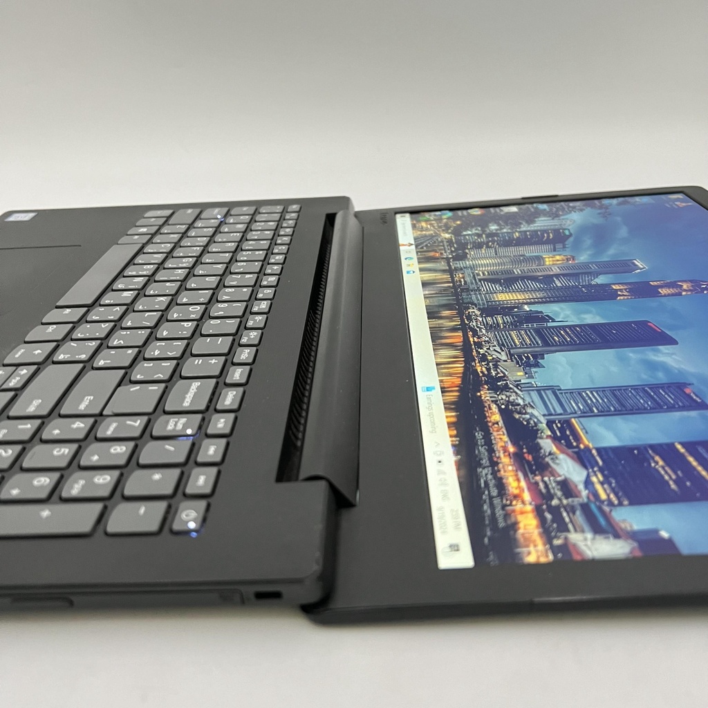 Ordinateur portable d'occasion Lenovo Ideapad 130-15IBK Core i5 8250U 8Th Gen 8 Go DDR4 RAM 240 Go SSD Nvidia MX110 2 Go Ded VGA 15,6 pouces FHD Écran-GRIS