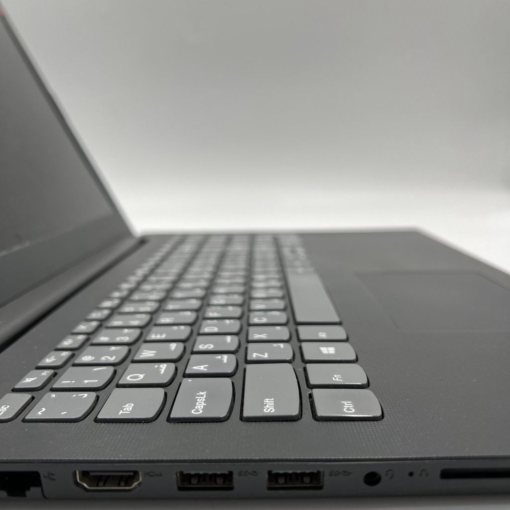 Ordinateur portable d'occasion Lenovo Ideapad 130-15IBK Core i5 8250U 8Th Gen 8 Go DDR4 RAM 240 Go SSD Nvidia MX110 2 Go Ded VGA 15,6 pouces FHD Écran-GRIS