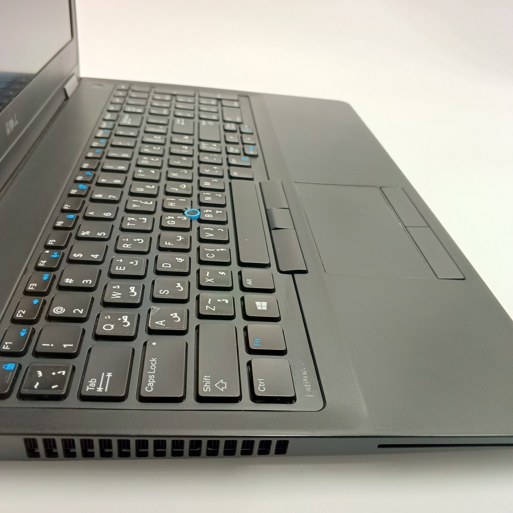 Ordinateur portable d'occasion Dell Latitude 5570 Core i7 6820HQ 6e génération 8 Go DDR4 RAM 256 Go Nvme M2 2 Go Amd R7 370 HD 530 VGA Écran 15,6 pouces - Noir