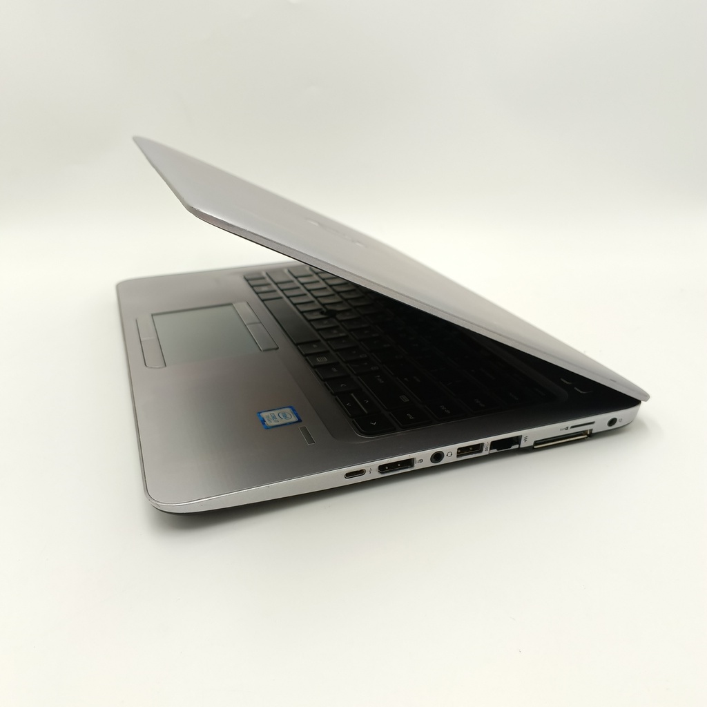 Ordinateur portable d'occasion HP EliteBook 840 G4 Core i7 7500U 7ème génération 8 Go de RAM DDR4 256 Go Nvme Intel HD 620 VGA partagé écran FHD 14 pouces - Argent