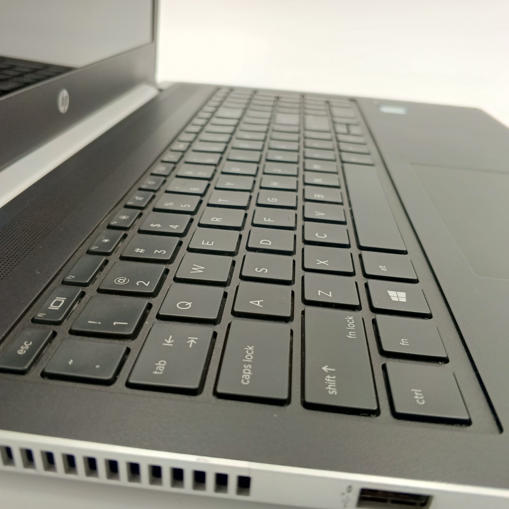 Ordinateur portable d'occasion HP ProBook 450 G5 Core i7 8565U 8ème génération 8 Go de RAM DDR4 256 Go Nvme Intel UHD 620 VGA partagé Écran HD 15,6 pouces - Argent