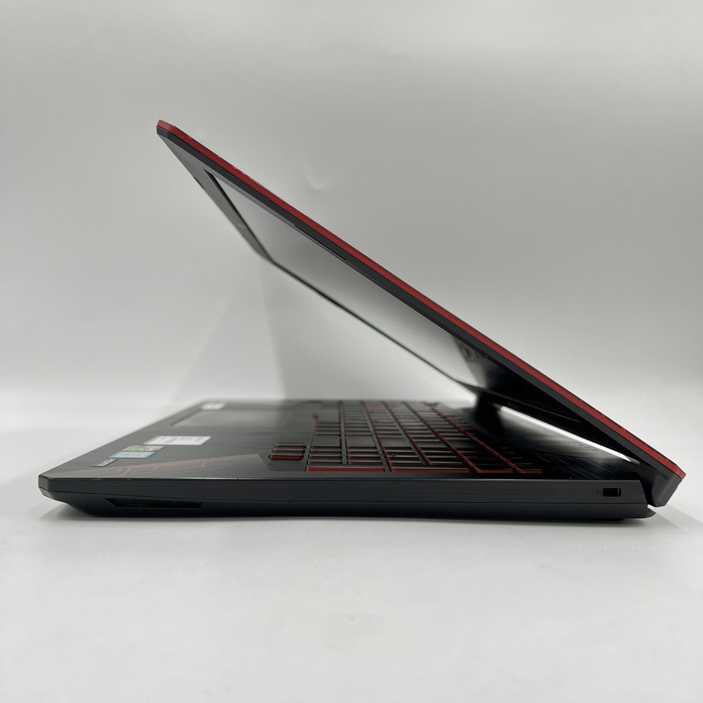 Ordinateur portable de jeu d'occasion Asus Tuf FX504GE Core i7 8750H 8ème génération 16 Go DDR4 RAM 128 Go SSD Nvme + 1 To HDD GTX 1050TI 4 Go Ded VGA UHD 630 Écran 15,6 pouces - Noir