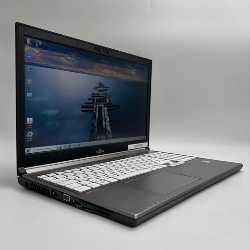 Ordinateur portable d'occasion Fujitsu Seimens E756 Core i5 6200U 6e génération 8 Go DDr4 RAM 256 Go SSD Intel HD 520 VGA partagé Écran 15,6 pouces - Argent